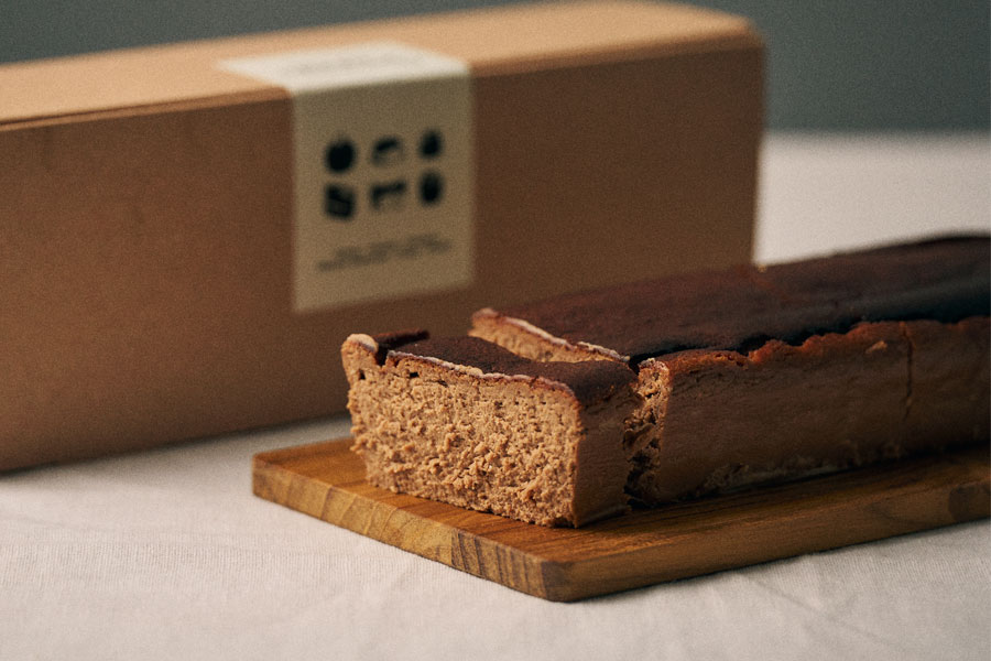 なめらかバスチーのショコラを救っているとギフト箱の写真