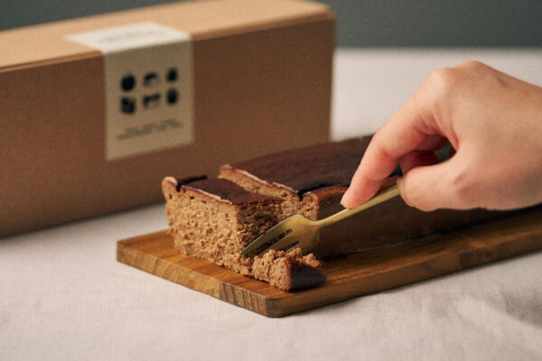 なめらかバスチーのショコラを救っているとギフト箱の写真