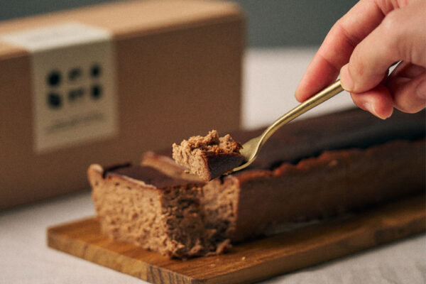 なめらかバスチーのショコラを救っているとギフト箱の写真