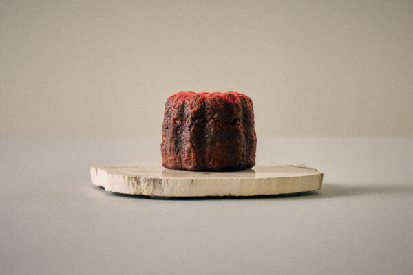 元町カヌレのいちご