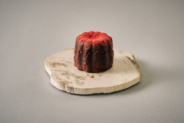 元町カヌレのいちご