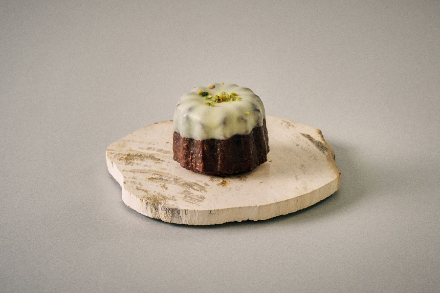 元町カヌレのホワイトチョコレート