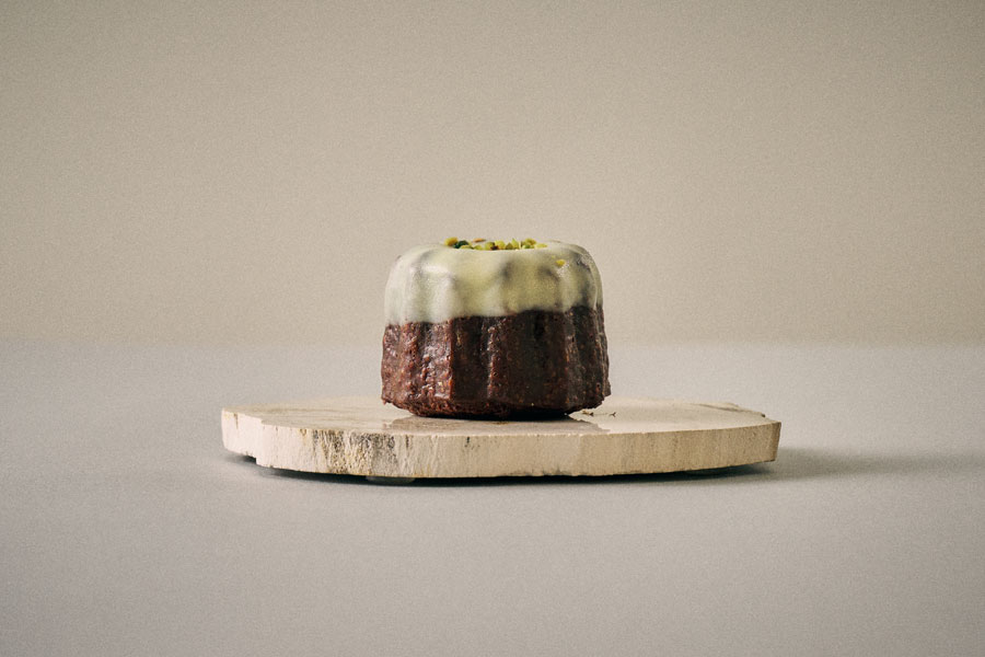 元町カヌレのホワイトチョコレート